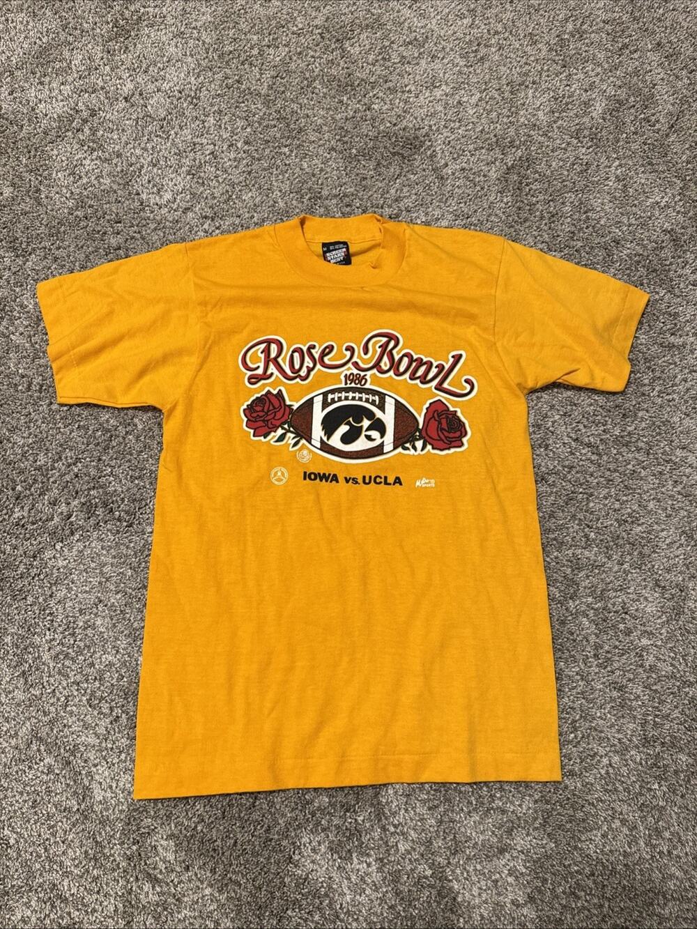 Vintage 1986 Iowa Hawkeyes Rose Bowl T-Shirt Mens Medium Gold Screen Stars Best